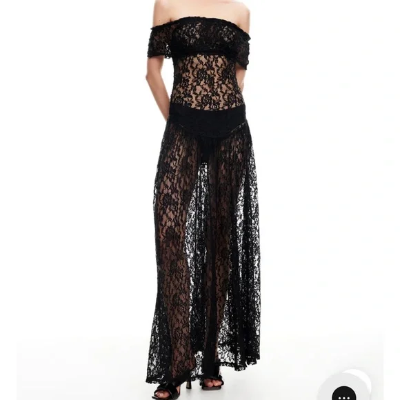 Lioness lace maxi dress - Picture 3 of 6